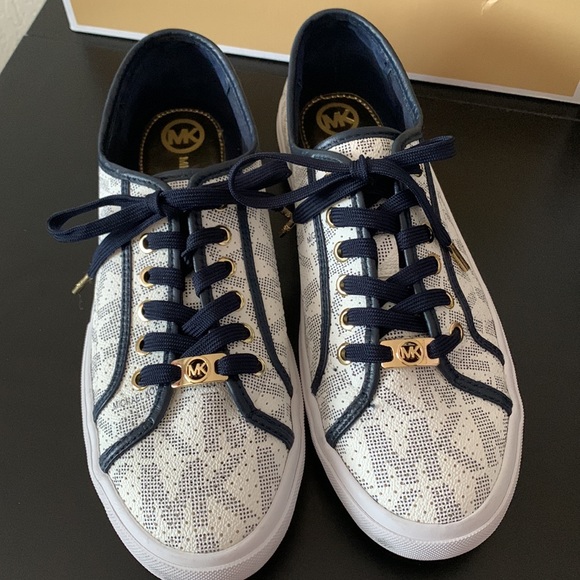 Michael Kors Boerum Sneaker in White/Navy - Picture 8 of 8